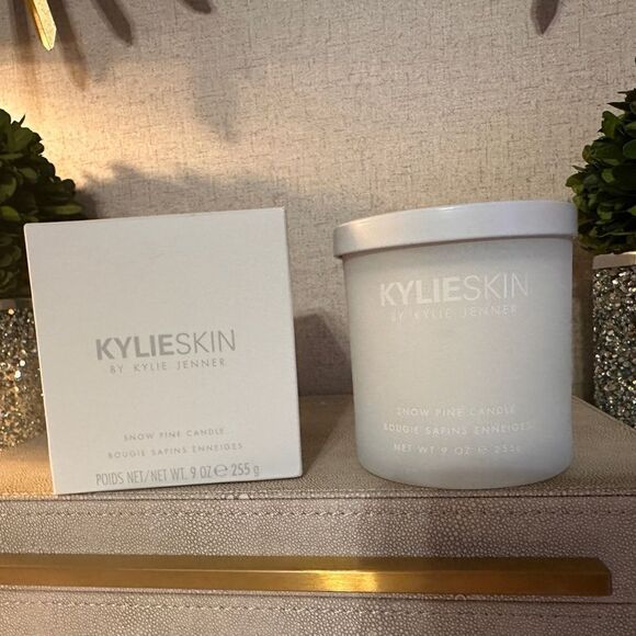 KYLIE COSMETICS/ Kylie Skin Snow Pine Candle-9oz Vegan Soy Wax,55-Hour B… - Picture 2 of 16